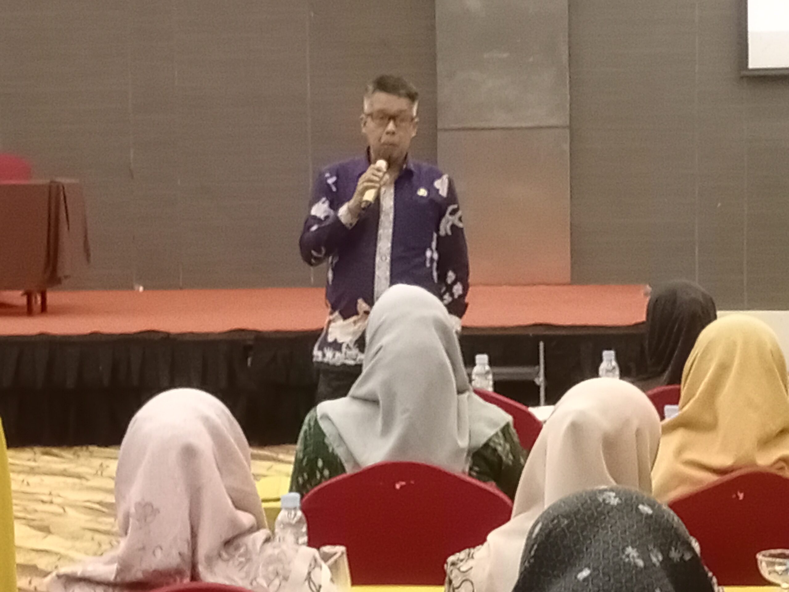 Kepala Bappeda Palu, Beri Perhatian kepada Lansia