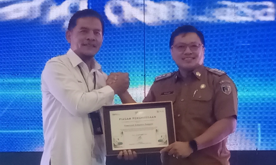 Pj Bupati Donggala Teken MOU dan Terima Penghargaan dari PLN