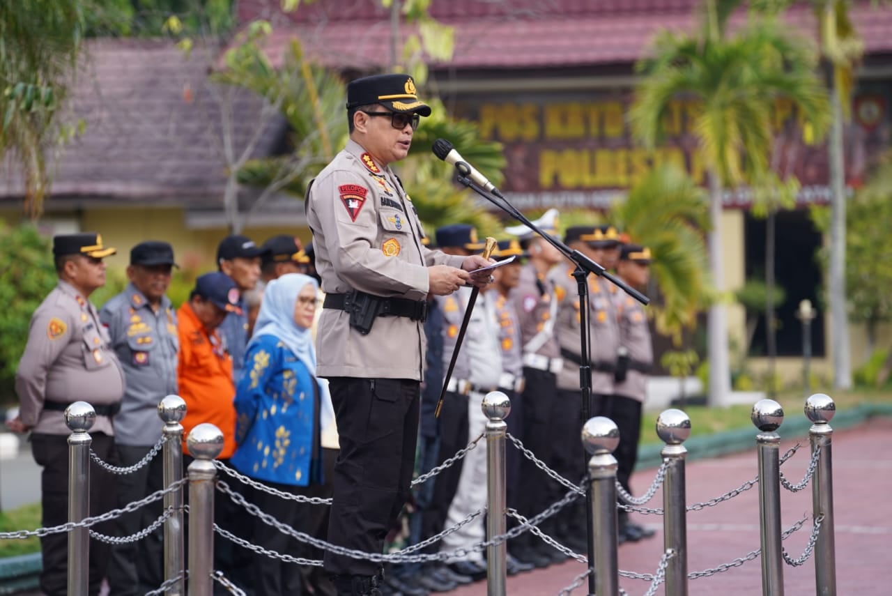 Kapolresta Palu Pimpin Apel Gelar Pasukan dalam Rangka Operasi Lilin 2024