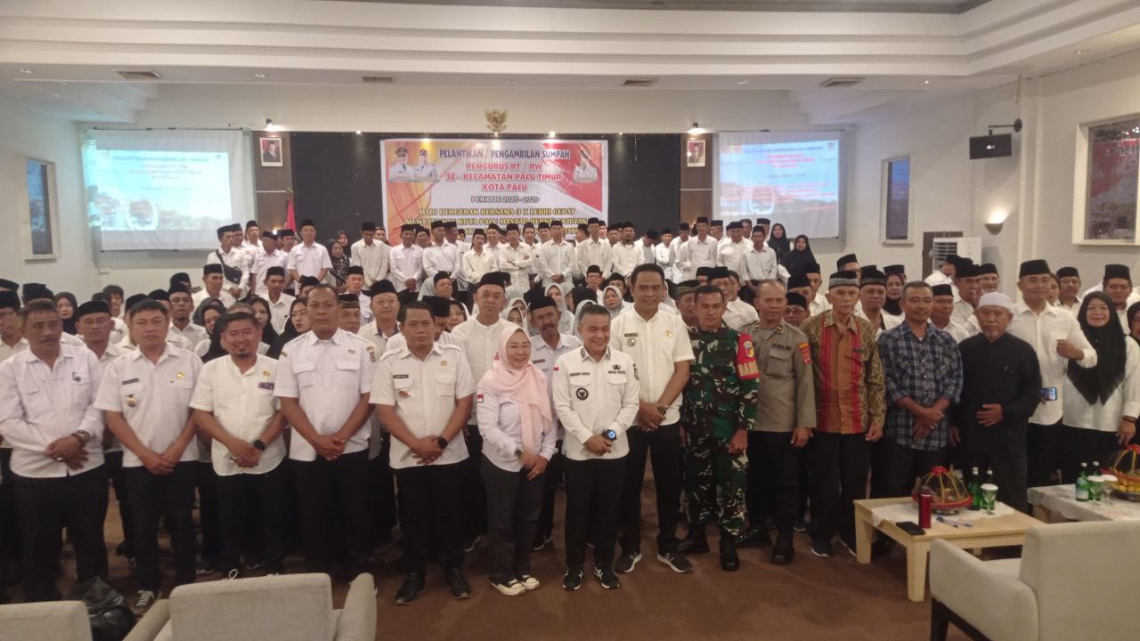 Camat Palu Timur Lantik 165 Ketua RT dan RW