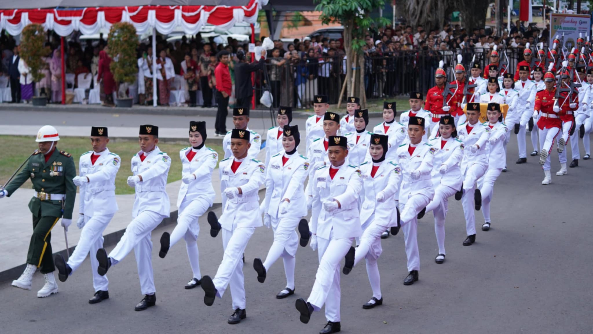 Pemkot Palu Gelar Upacara Penurunan Bendera HUT RI ke 80