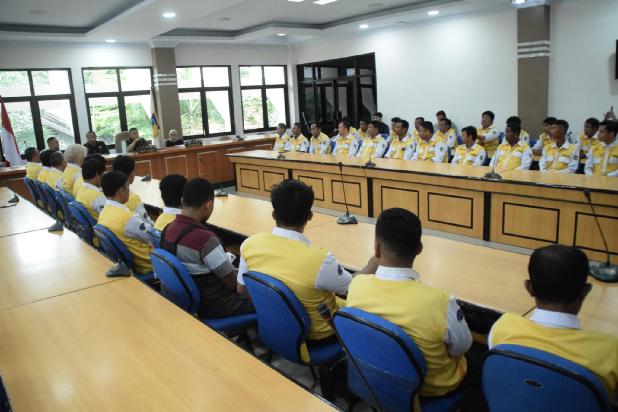 Wali Kota Palu bersama Kadishub tatap muka dengan Sopir Bus Transpalu