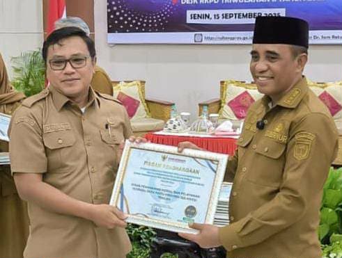 Terkait Kepatuhan Penyelenggaraan Pelayanan Publik, DPMPTSP Sulteng Terima Penghargaan