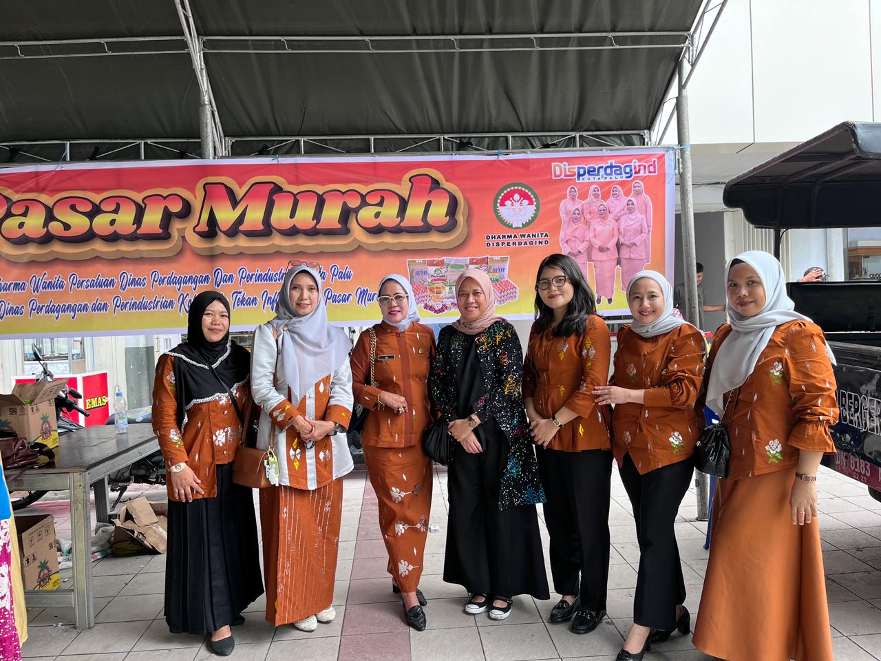 Dharma Wanita Perindag Palu Gelar Pasar murah Peringati Hari Pahlawan