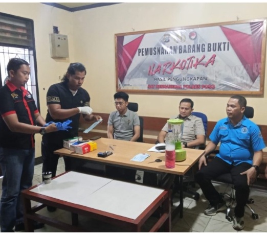 Satresnarkoba Polres Poso Musnahkan Sabu Sitaan